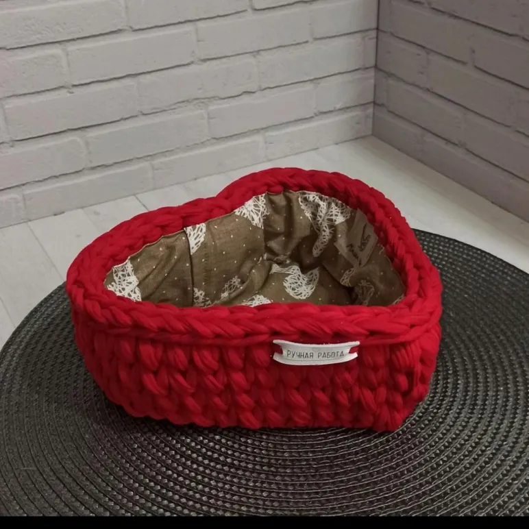 Вязаная корзина Сердце низкая