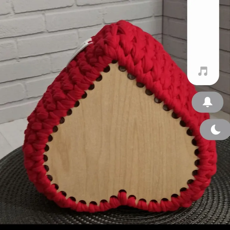 Вязаная корзина Сердце низкая