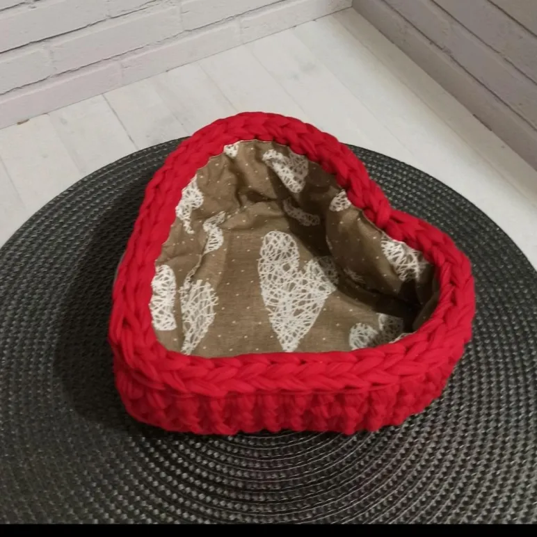Вязаная корзина Сердце низкая