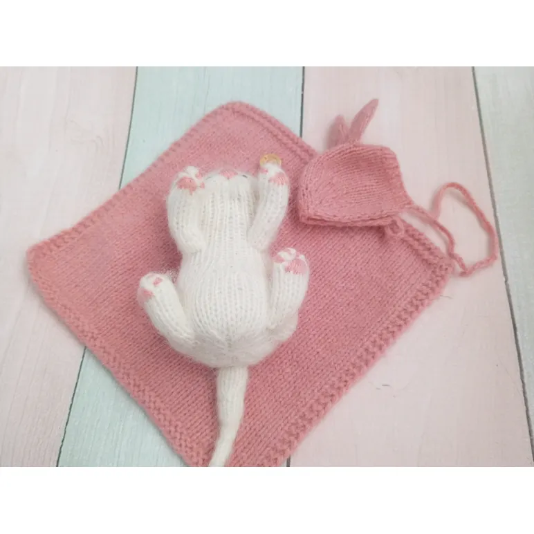 Игрушка Вязаный котенок с глазками