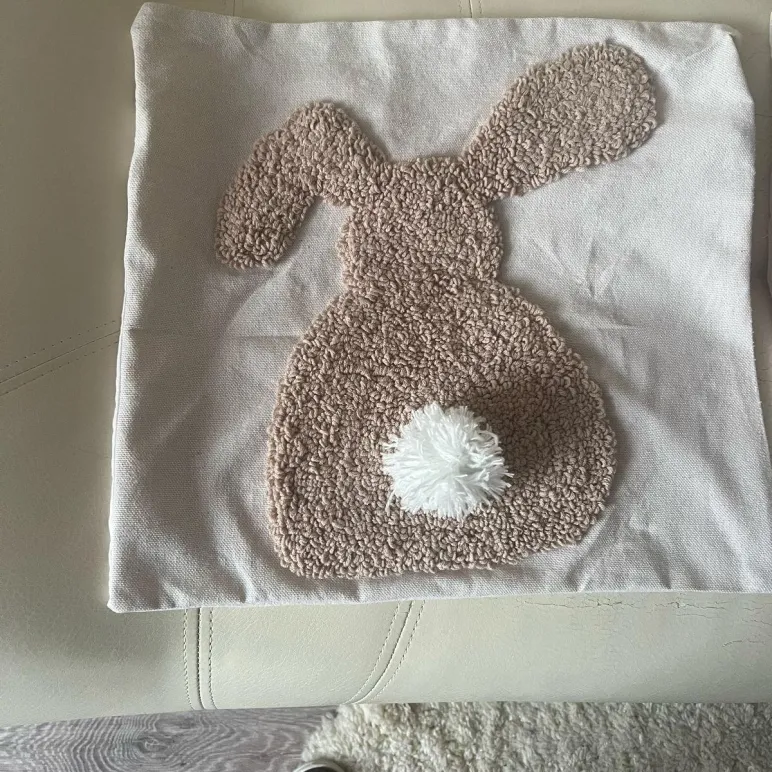 ​Наволочка интерьерная с вышивкой Зайчик