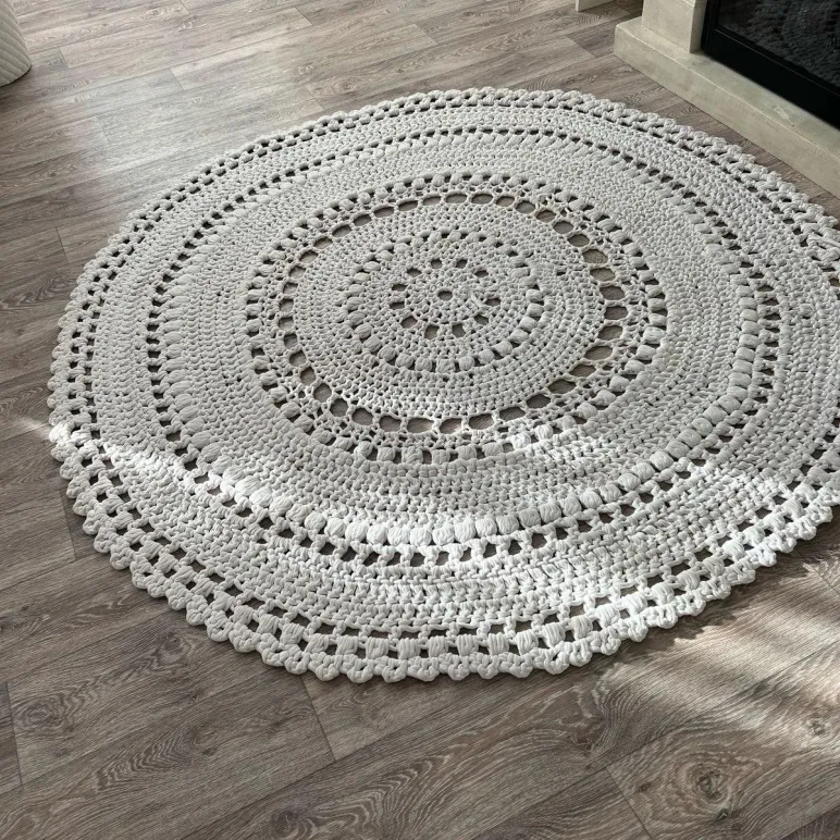 Ковер из трикотажной пряжи диаметром 1,5 м