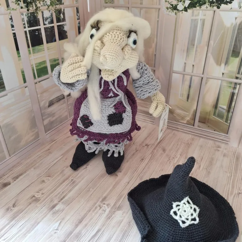 Баба Яга в стиле Амигуруми — кукла, игрушка