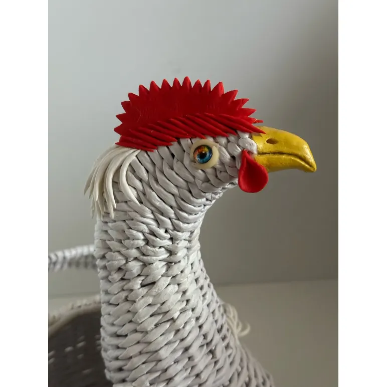 Корзинка из бумажной лозы курочка белая