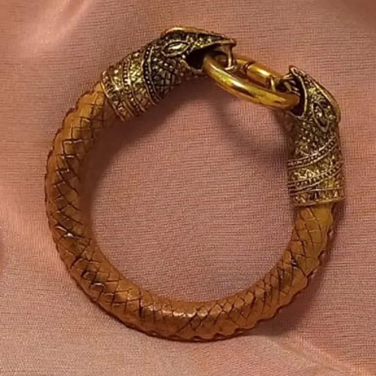 Браслет из натуральной кожи в стиле регализ