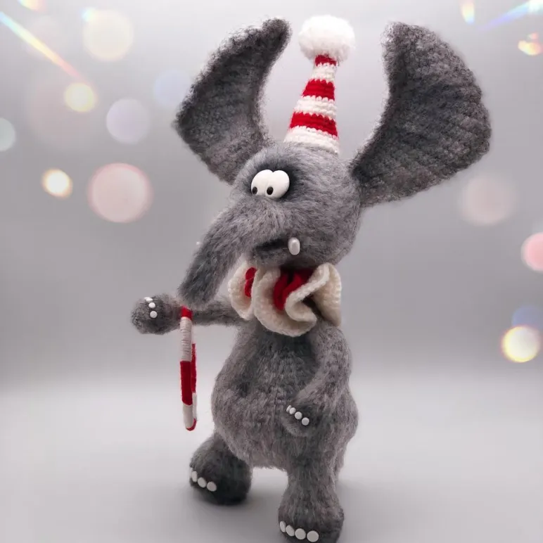 Вязаная интерьерная игрушка: Слоник