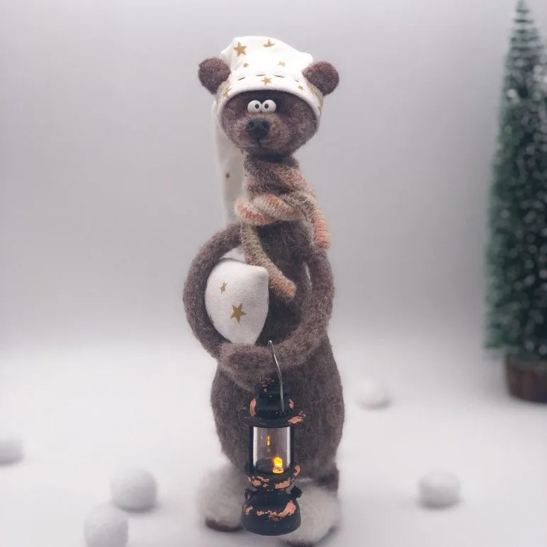 Вязаная интерьерная игрушка: Мишка-соня