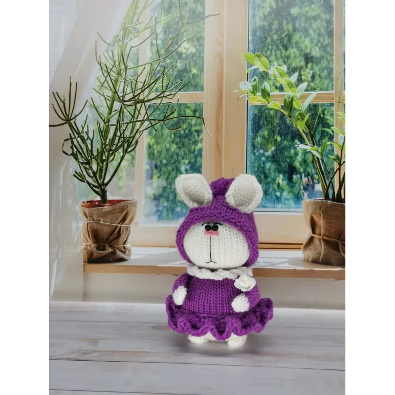 Вязаная зайка ручной работы — амигуруми