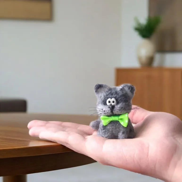 Вязаная интерьерная игрушка: Котик