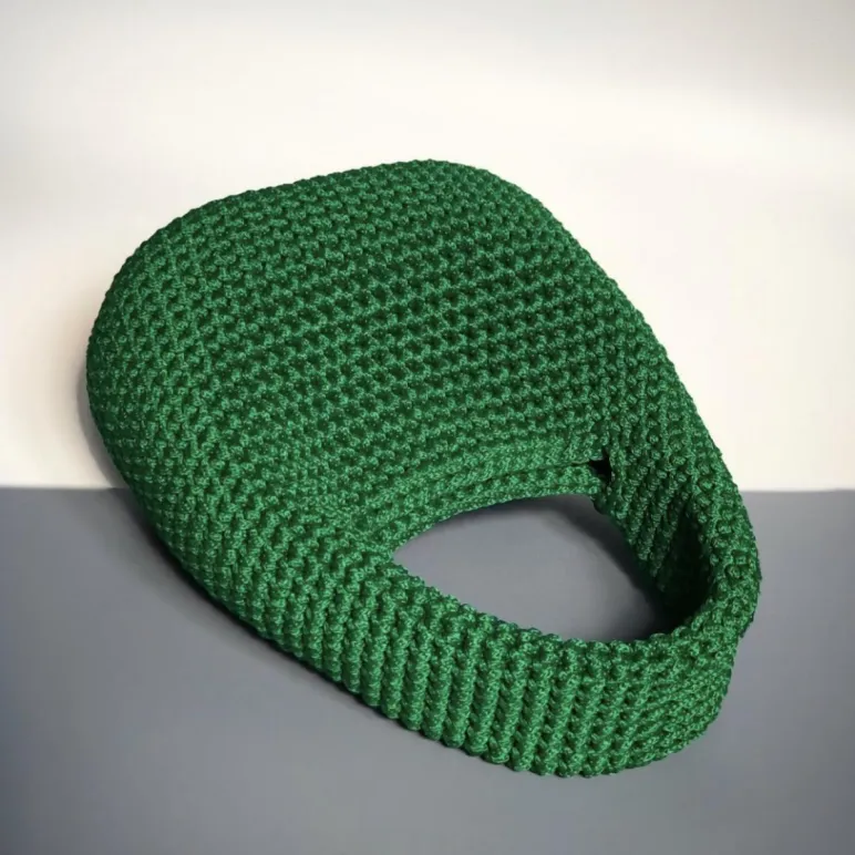 Вязана сумка хобо мини зеленого цвета