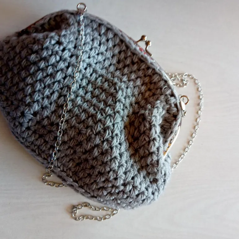 Сумка вязанная ридикюль (серая)