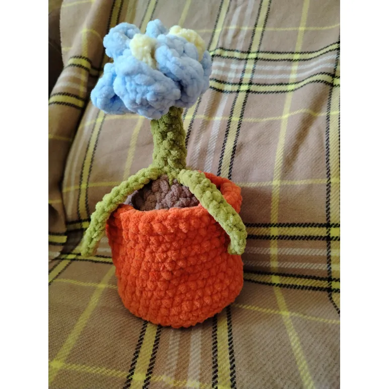 Цветочек из плюшевой пряжи