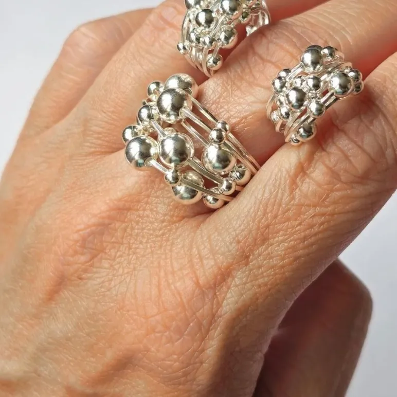 Серьги и кольцо из серебра с шариками