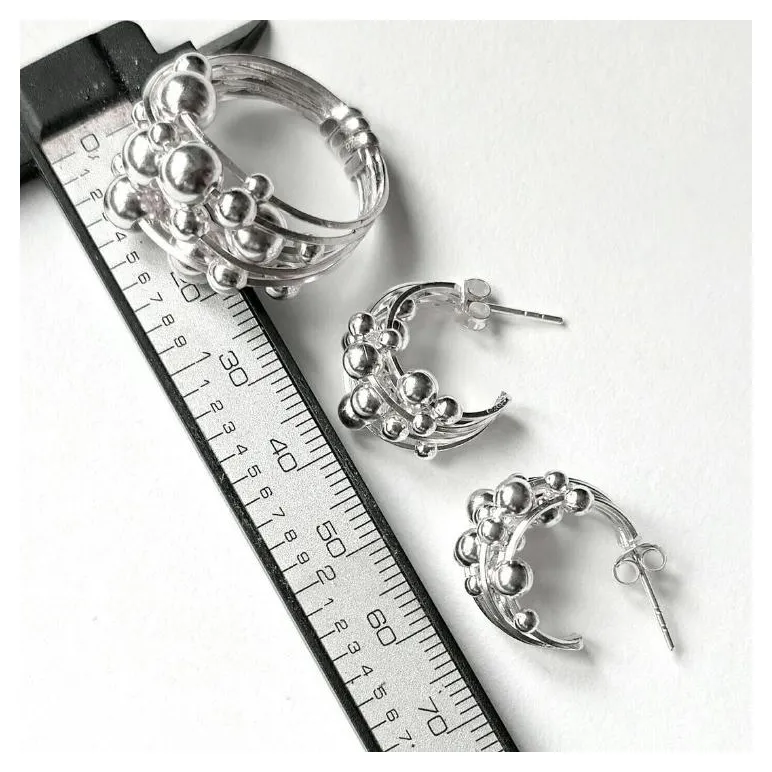 Серьги и кольцо из серебра с шариками