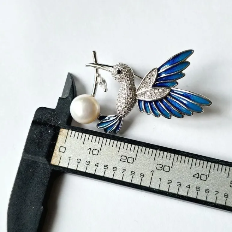 Брошь из серебра с пресноводным жемчугом "Птица"