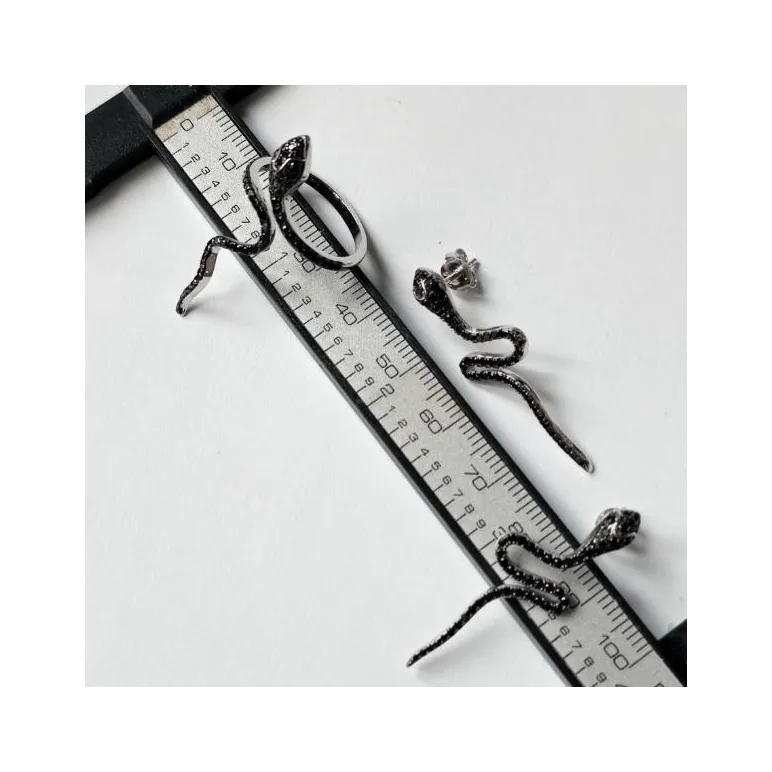 Серьги и кольцо из серебра с черной шпинелью "Змеи"