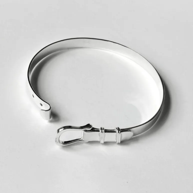 Браслет жесткий из серебра "Ремешок"