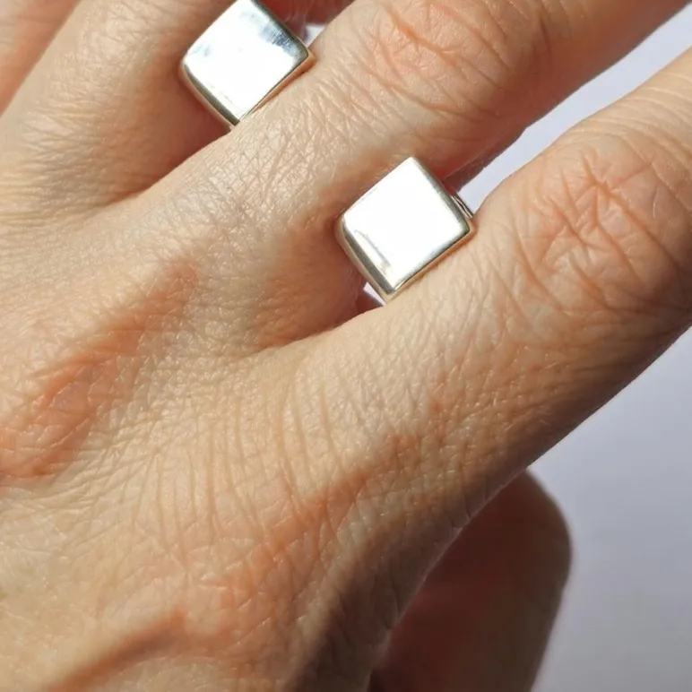 Серьги из серебра глянцевые хагги " кубики "