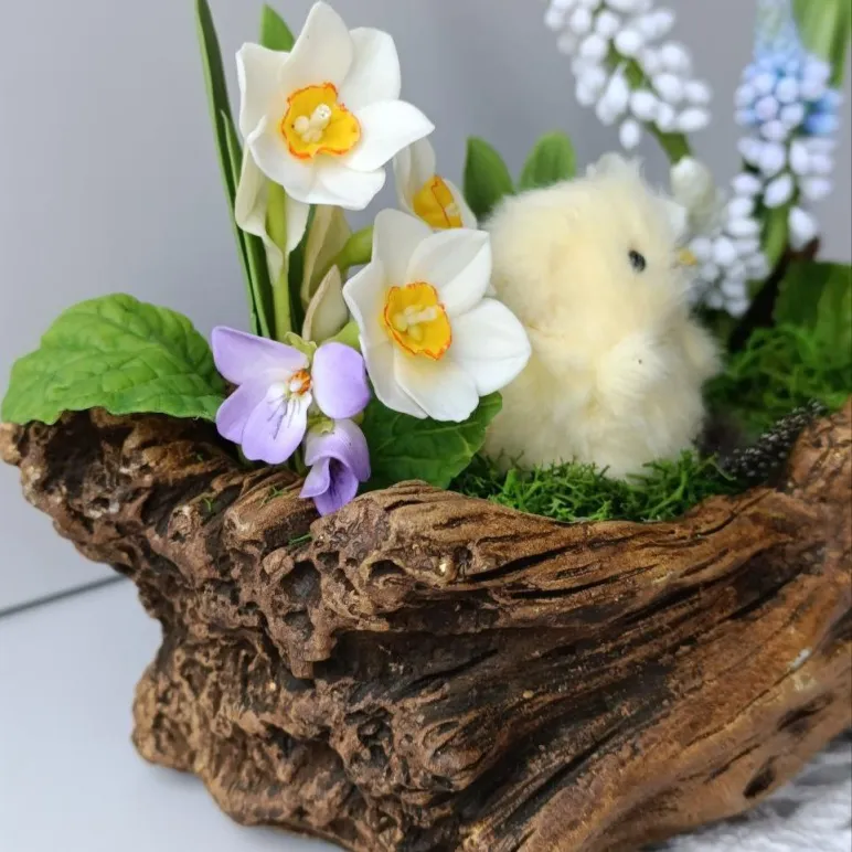 Весенний декор. Цыпленок в цветах их полимерной глины ручной работы