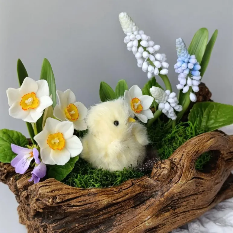 Весенний декор. Цыпленок в цветах их полимерной глины ручной работы