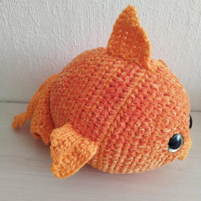 Игрушка шар золотая рыбка