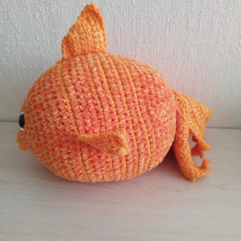 Игрушка шар золотая рыбка