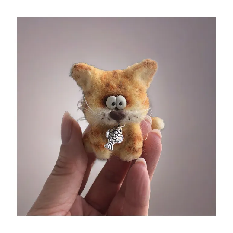 Вязаная интерьерная игрушка: Котик