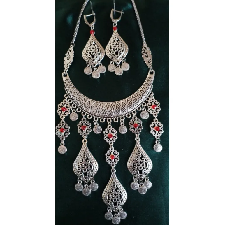 Украшение на шею, колье