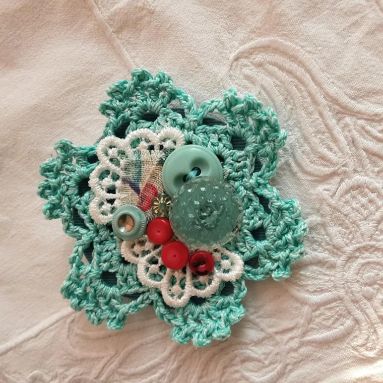 Брошь ручной работы