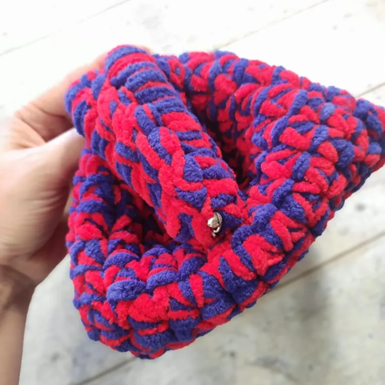 Косметичка вязаная