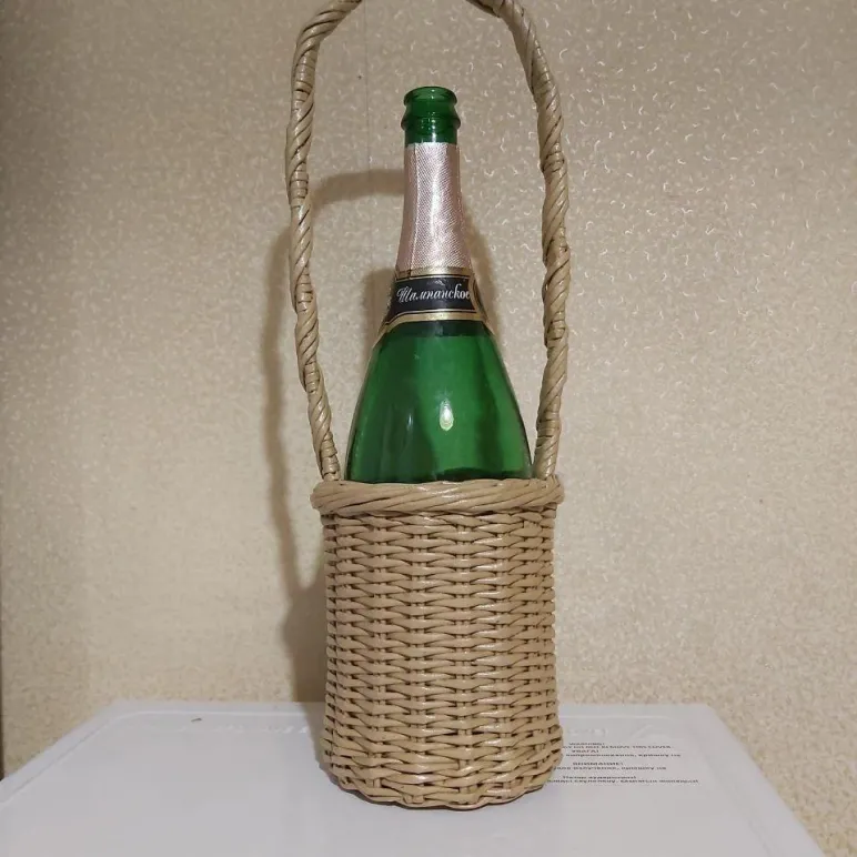 Корзинка плетеная из бумажной лозы