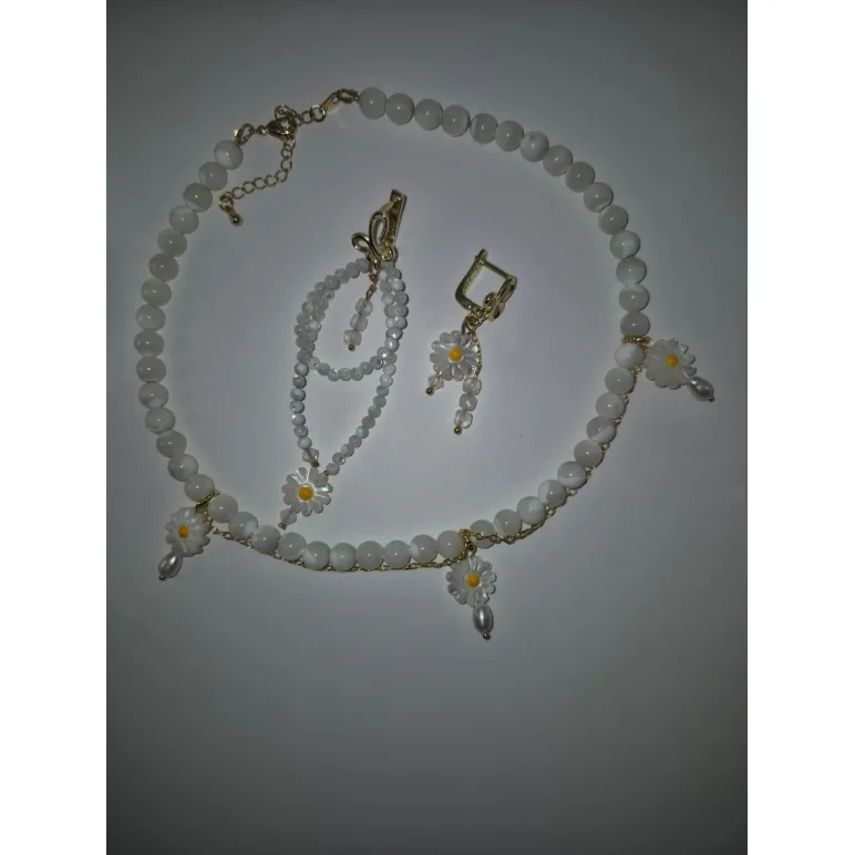 Чокер и ассимитричные серьги