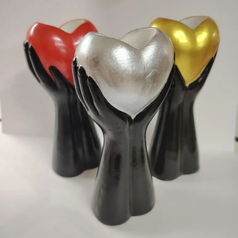 ВАЗОЧКА СЕРДЦЕ В РУКАХ вазочка Сердце в руках