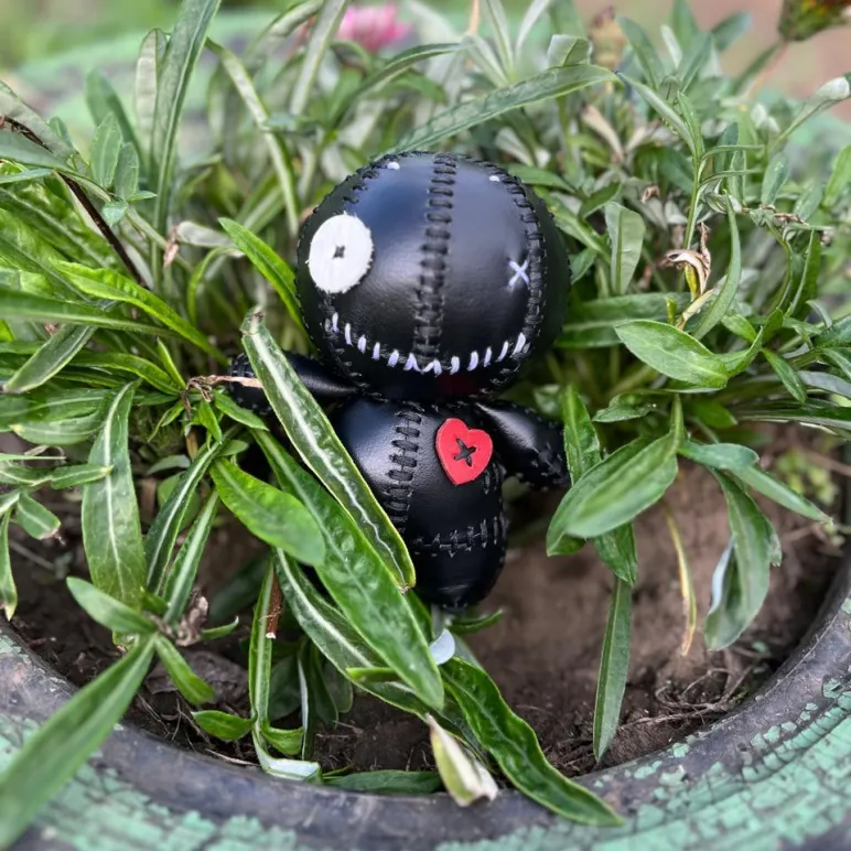 Кожаная Кукла Вуду.