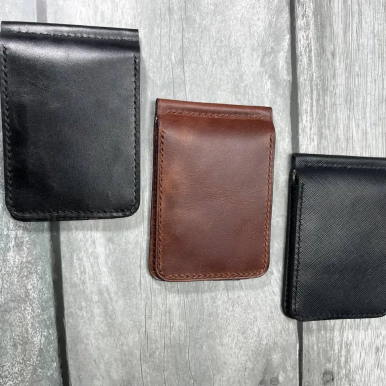 Кожаный зажим для купюр из кожи с отделением для карт.