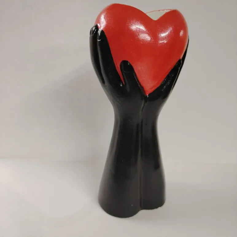 ВАЗОЧКА СЕРДЦЕ В РУКАХ вазочка Сердце в руках