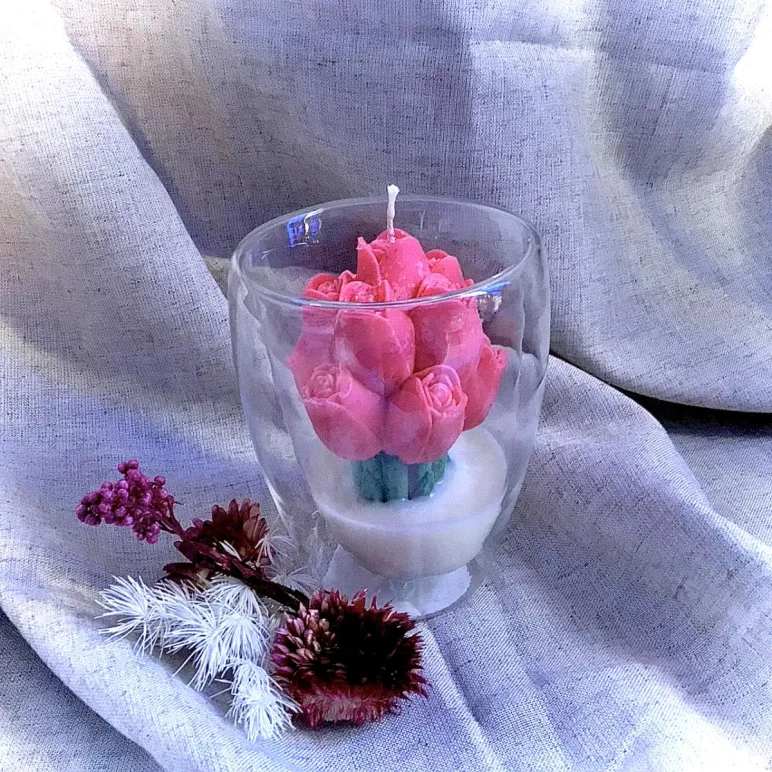 Свеча букет тюльпанов восковая в подсвечнике бокал