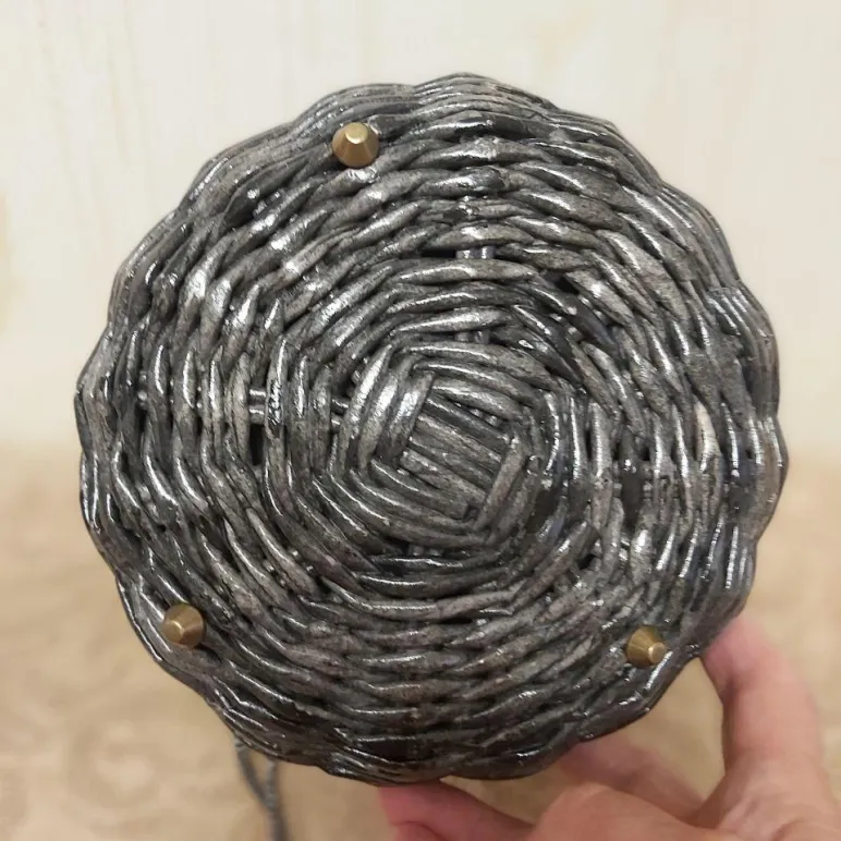 Сумка корзинка для улицы плетеная из бумажной лозы черная