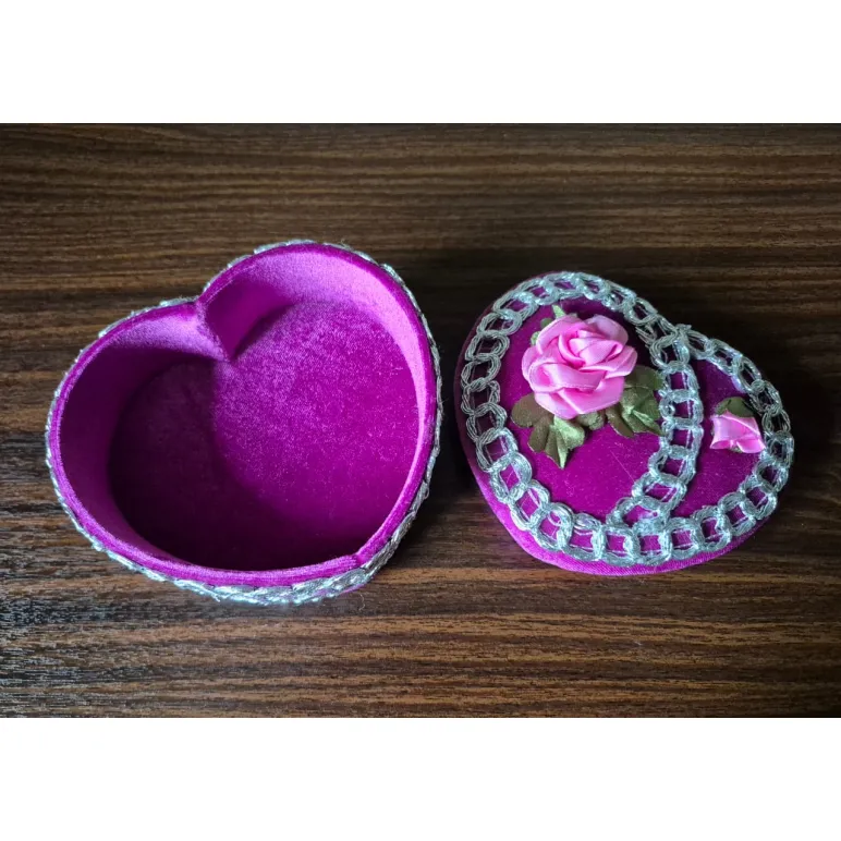 Шкатулка из бархата. Ручная работа. Вышивка лентами