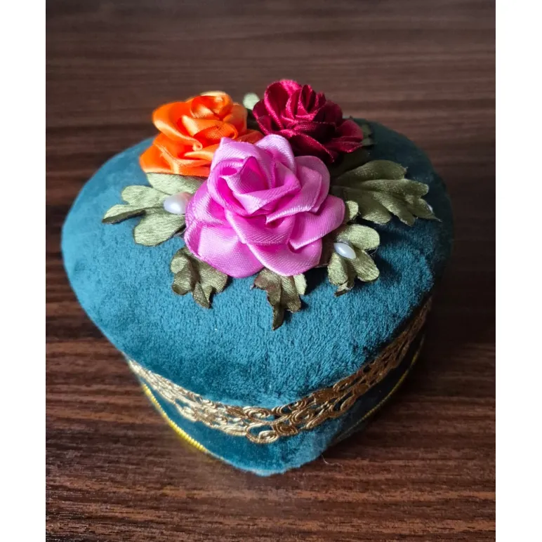 Шкатулка из бархата. Ручная работа. Вышивка лентами.