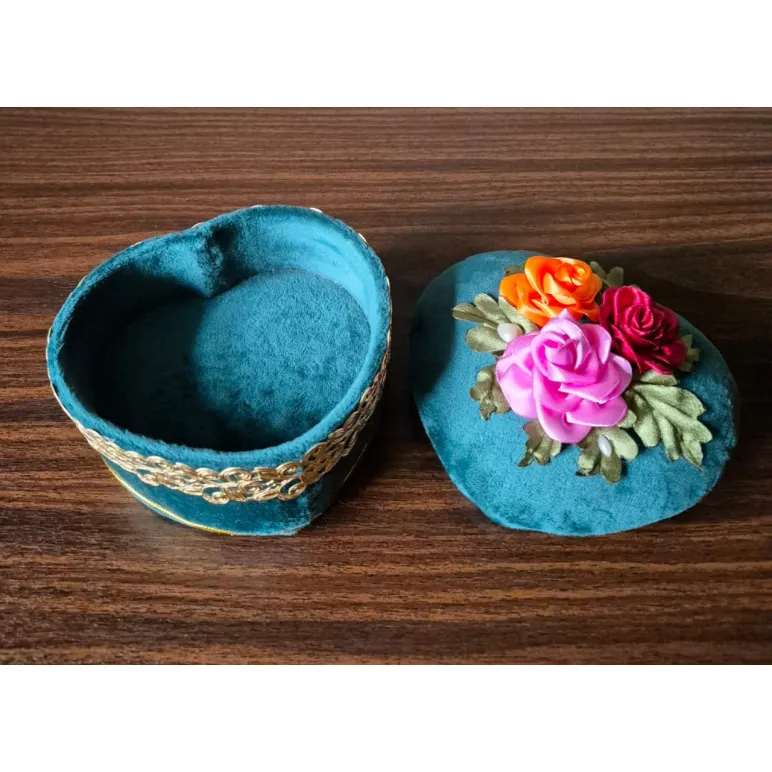 Шкатулка из бархата. Ручная работа. Вышивка лентами.