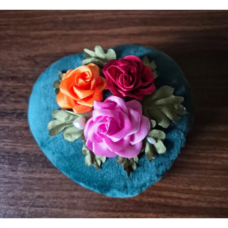 Шкатулка из бархата. Ручная работа. Вышивка лентами.