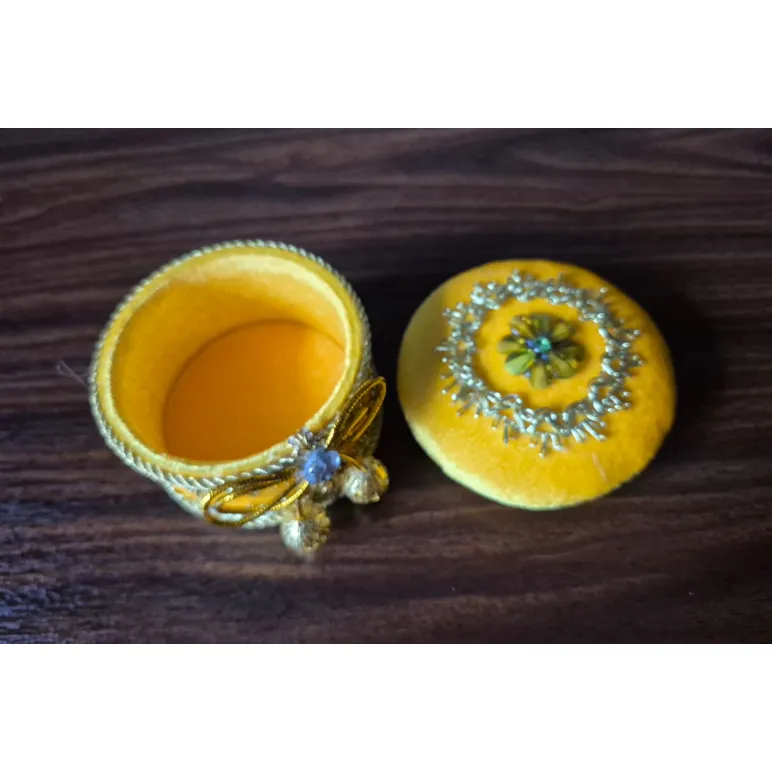 Шкатулка из бархата для ювелирных украшений, для свадебных колец. Ручная работа. Отделка декоративной лентой