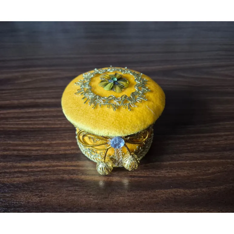 Шкатулка из бархата для ювелирных украшений, для свадебных колец. Ручная работа. Отделка декоративной лентой