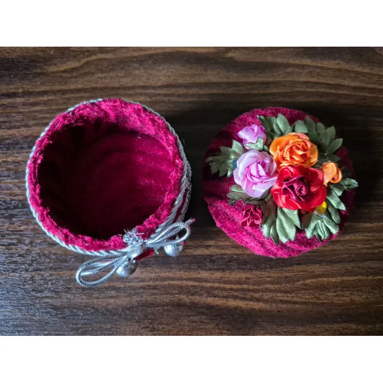 Шкатулка из бархата. Ручная работа Вышивка лентами.