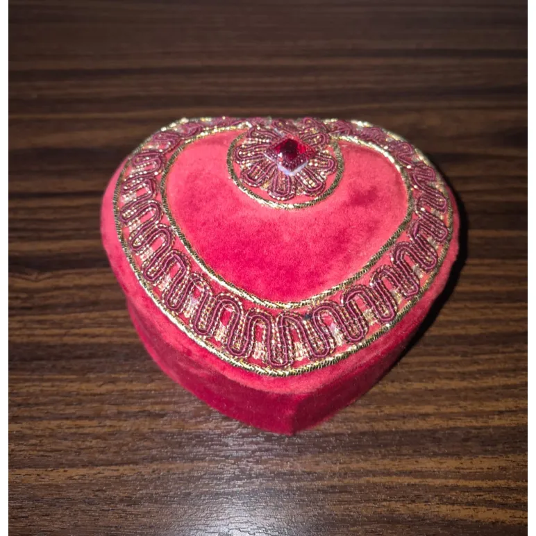 Шкатулка из бархата Сердце. Ручная работа.