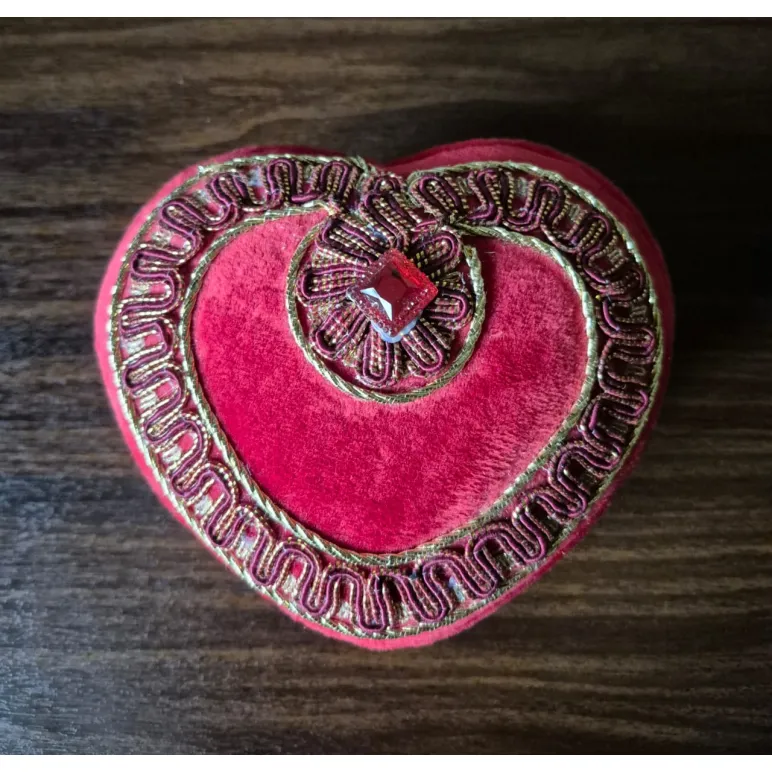 Шкатулка из бархата Сердце. Ручная работа.