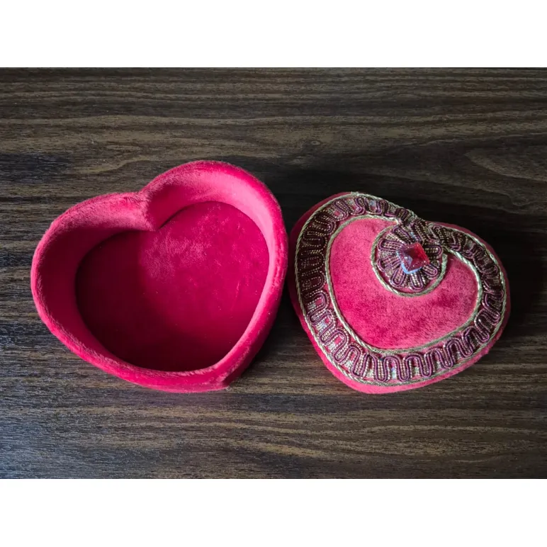 Шкатулка из бархата Сердце. Ручная работа.