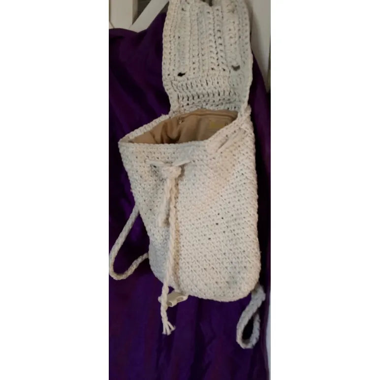 Рюкзак из полиэфирного шнура с украшением на клапане — ручная работа