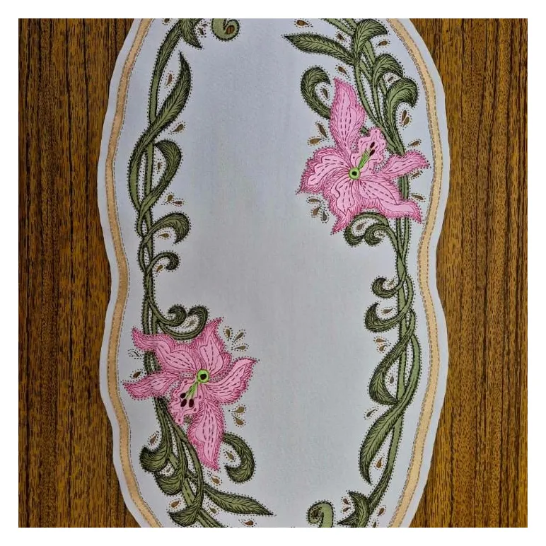 Салфетка "Розовые лилии", выполнена методом гильоширования. Ручная работа